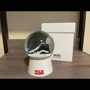 Vans Snow Globe